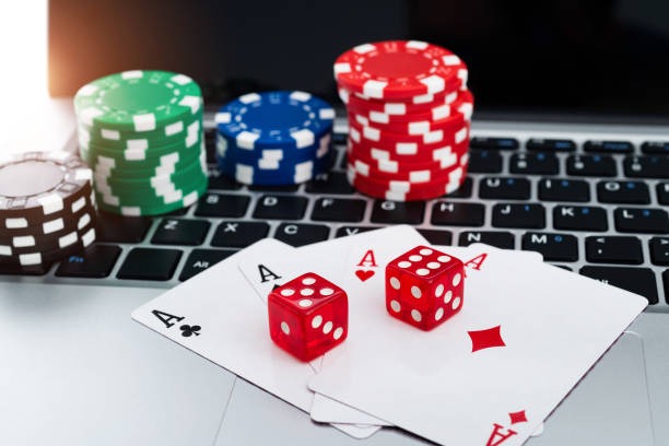Aplikasi seluler tiket777 menampilkan permainan Evolution Gaming dengan opsi pembayaran lokal
